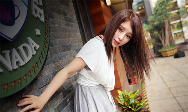 兖州想找一个女性生孩子给报酬-｛找个女人生孩子多少钱｝